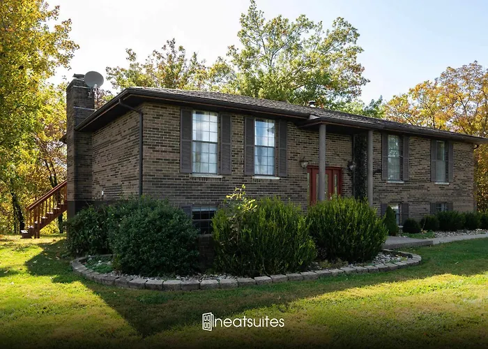 Spacious Family Cottage - Near The Ark